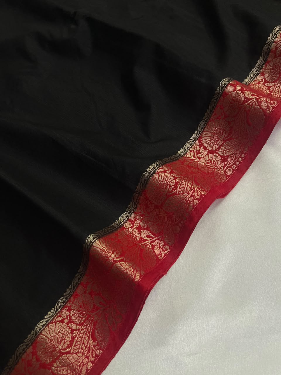 Dhrithi (contrast) - Jute Soft Silk Sarees