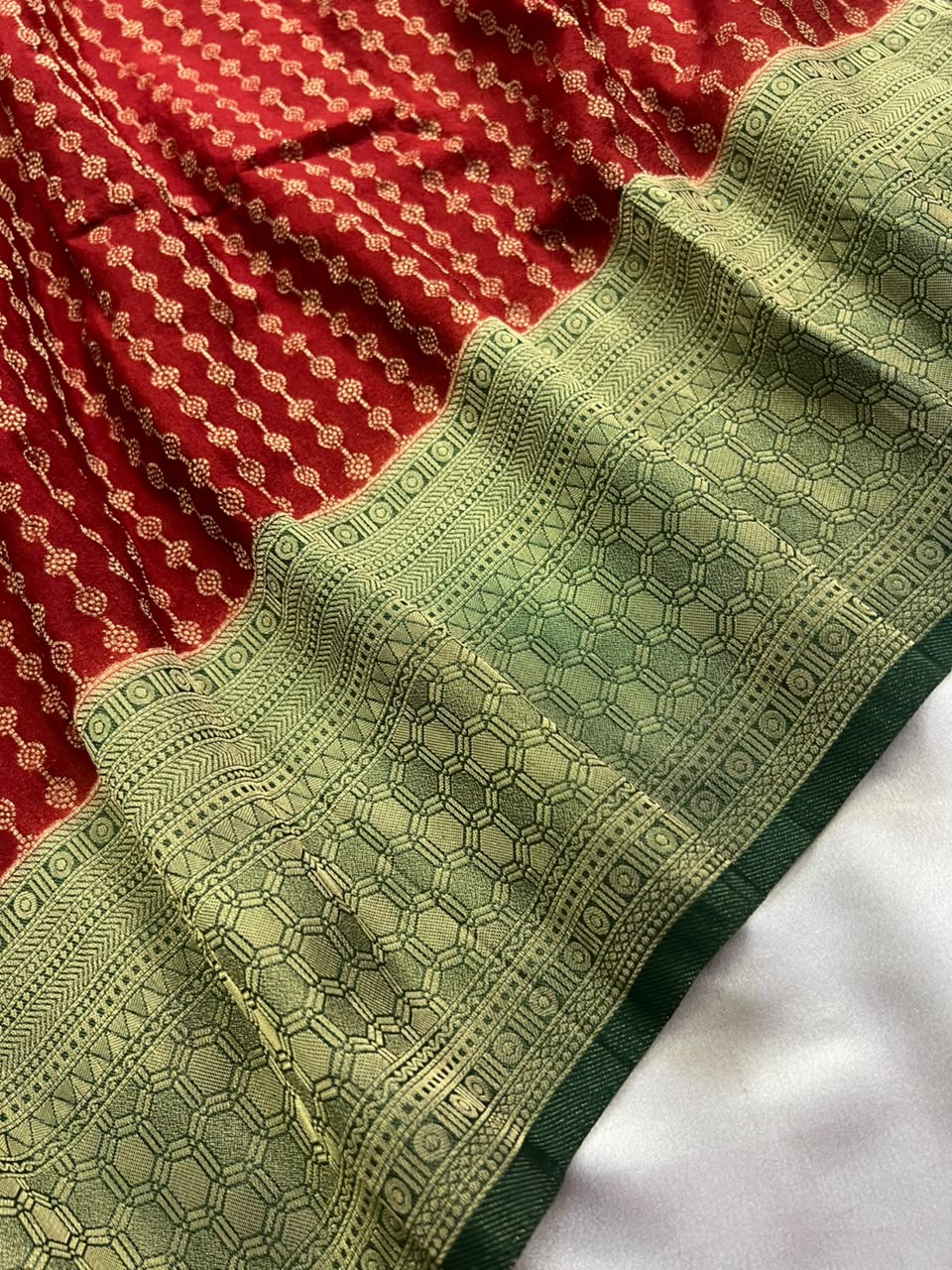 Aiswarya - Premium Banarasi Saree
