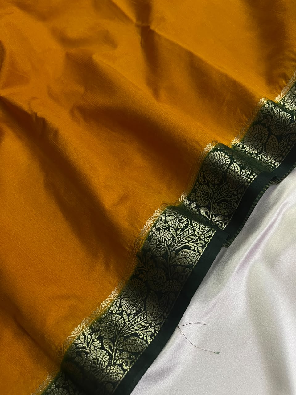 Dhrithi (contrast) - Jute Soft Silk Sarees